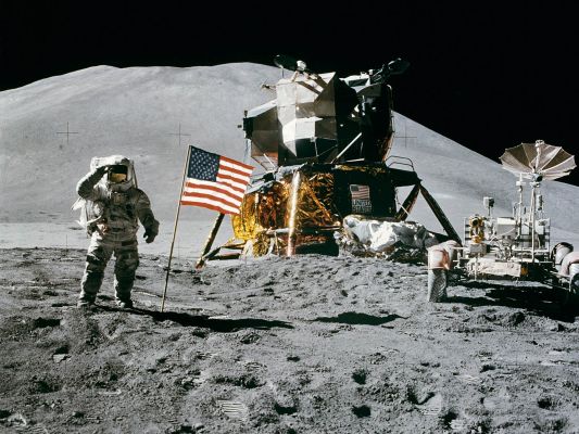 http://www.spacewallpapers.net/wallpapers/albums/Apollo/normal_A15FlagSalute.jpg