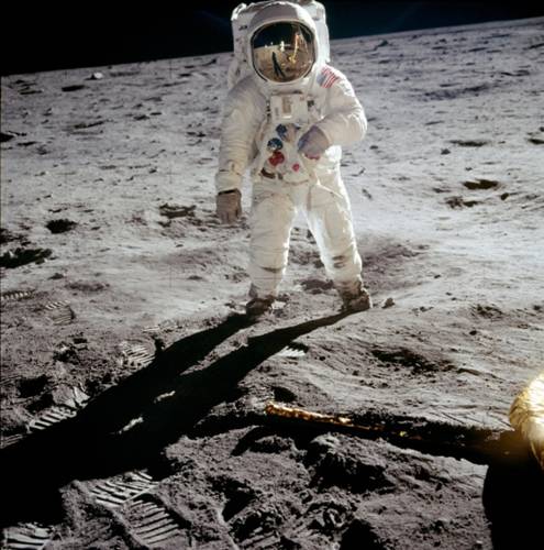 http://history.nasa.gov/alsj/a11/AS11-40-5903HR.jpg